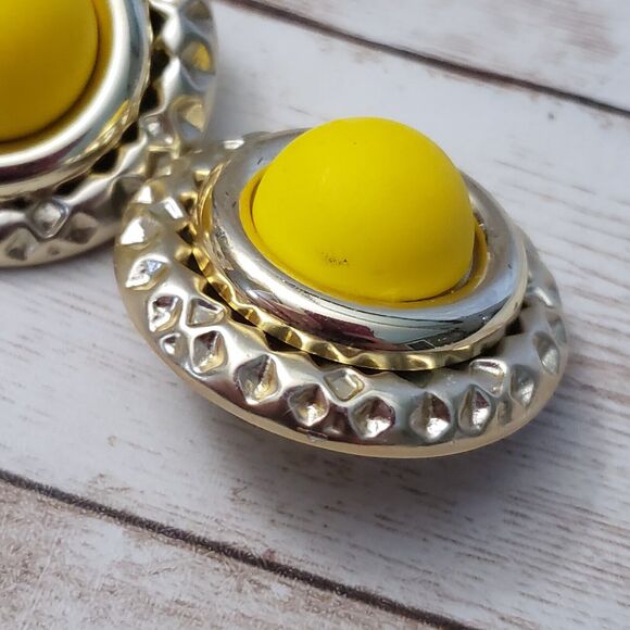 Vintage Clip On Earrings - Large Yellow with Gold Tone Fancy Halo Statement - Picture 4 of 7